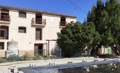 Country House - Resale - Planes -
                Planes