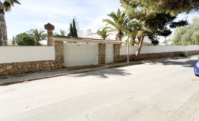 Detached Villa - Herverkoop - Orihuela Costa -
                La Zenia