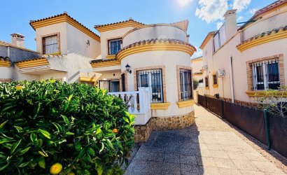 Detached Villa - Reventa - Los Montesinos -
                La Herrada