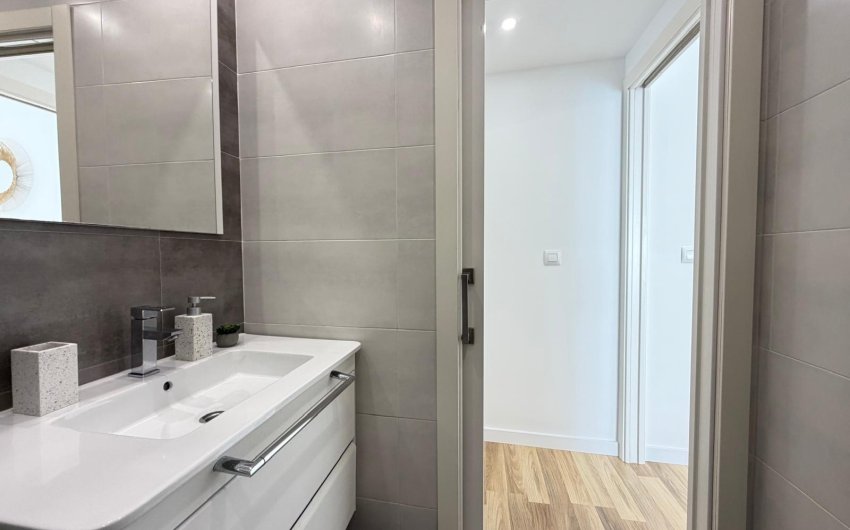 Herverkoop - Apartamento -
Torrevieja - Centro