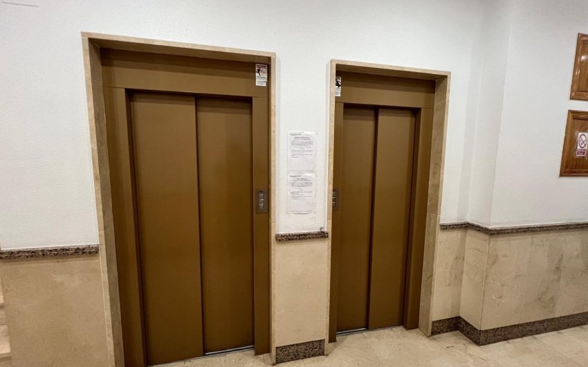 Herverkoop - Apartamento -
Torrevieja - Centro