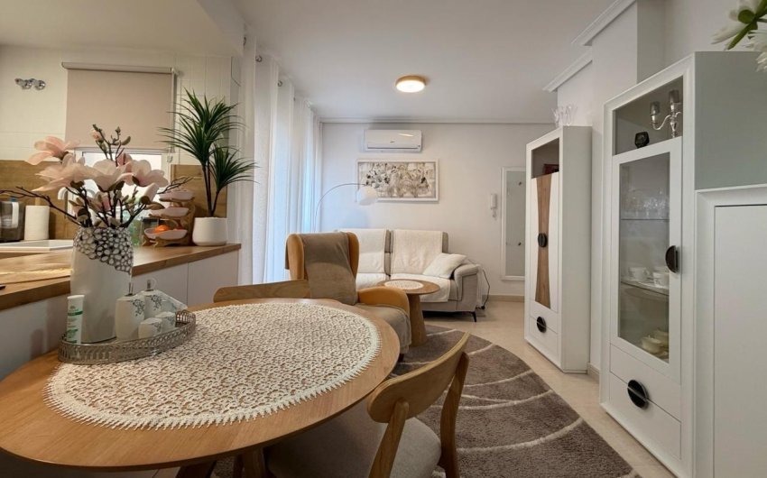 Herverkoop - Apartamento -
Torrevieja - Centro