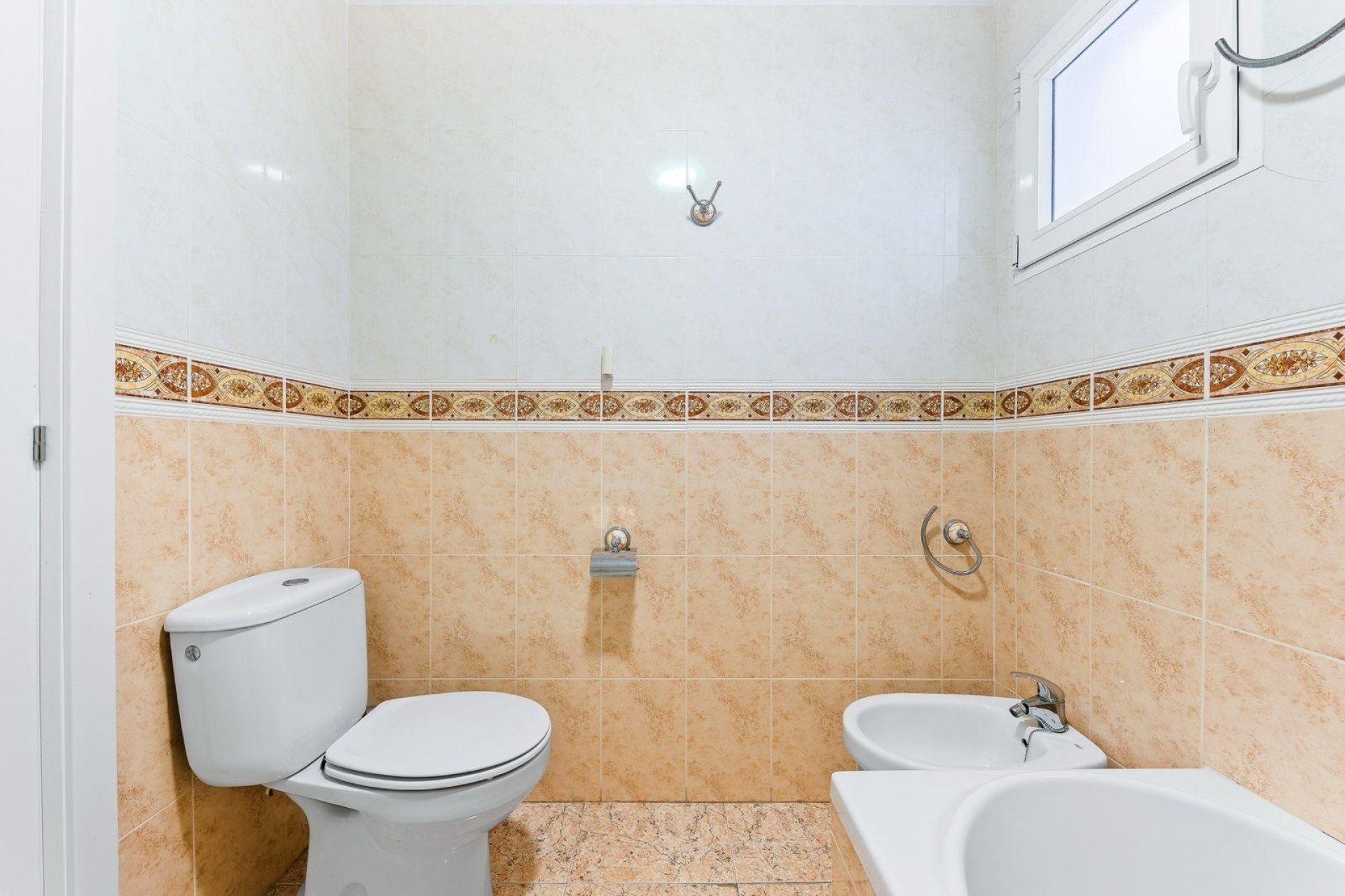 Herverkoop - Apartamento -
Torrevieja - Centro