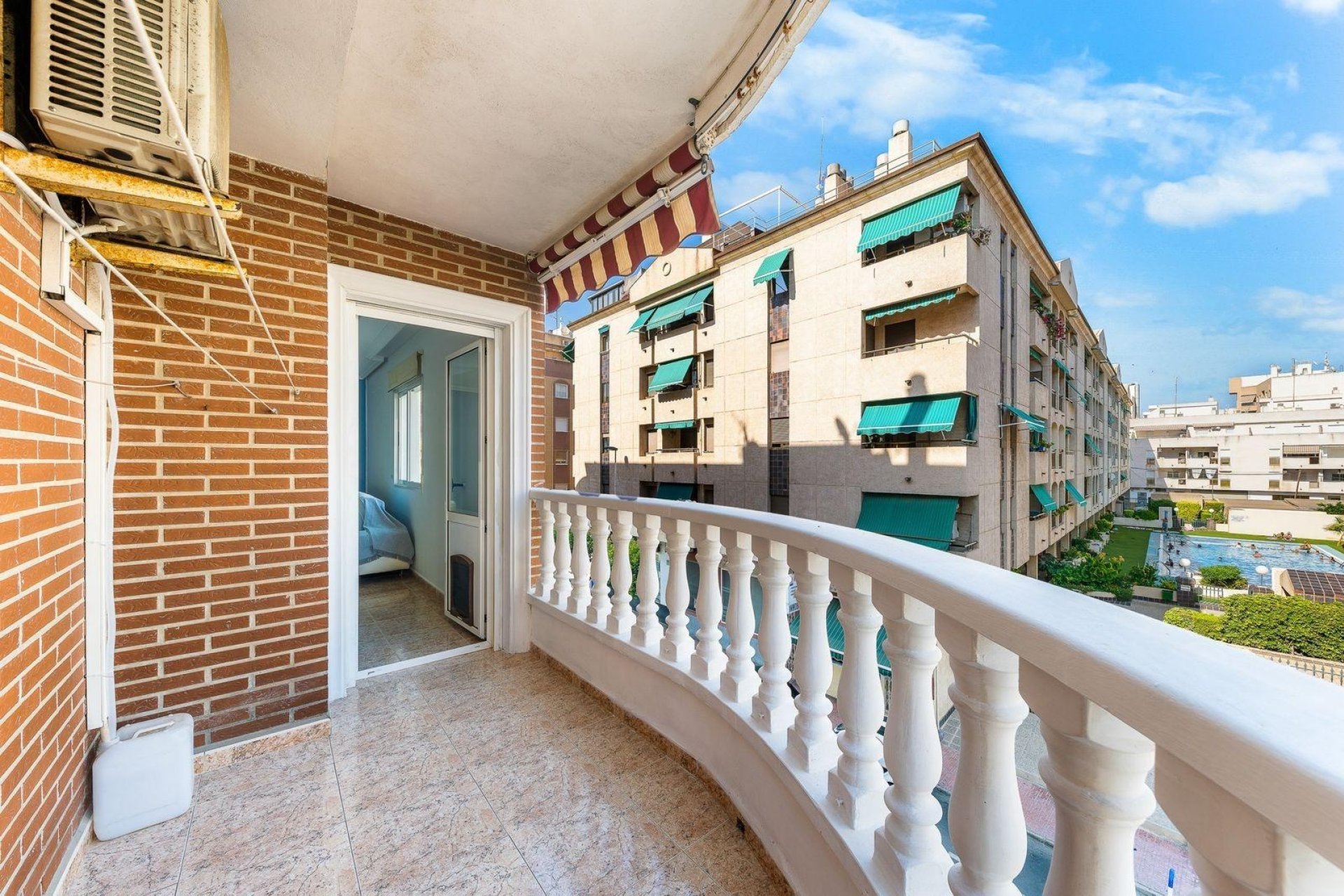 Herverkoop - Apartamento -
Torrevieja - Centro
