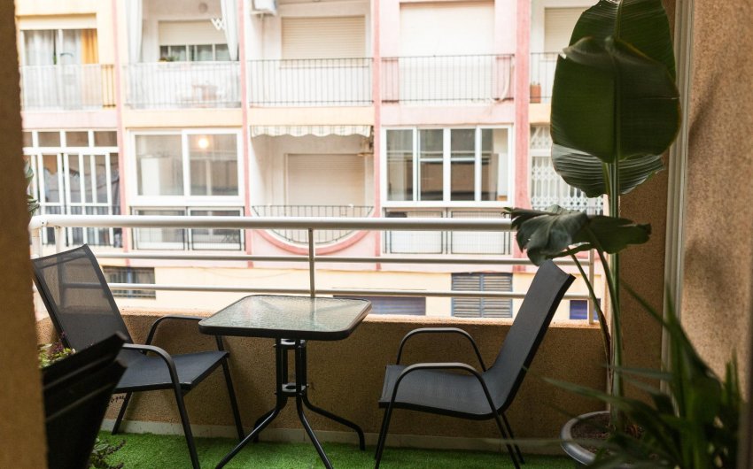 Herverkoop - Apartamento -
Torrevieja - Centro