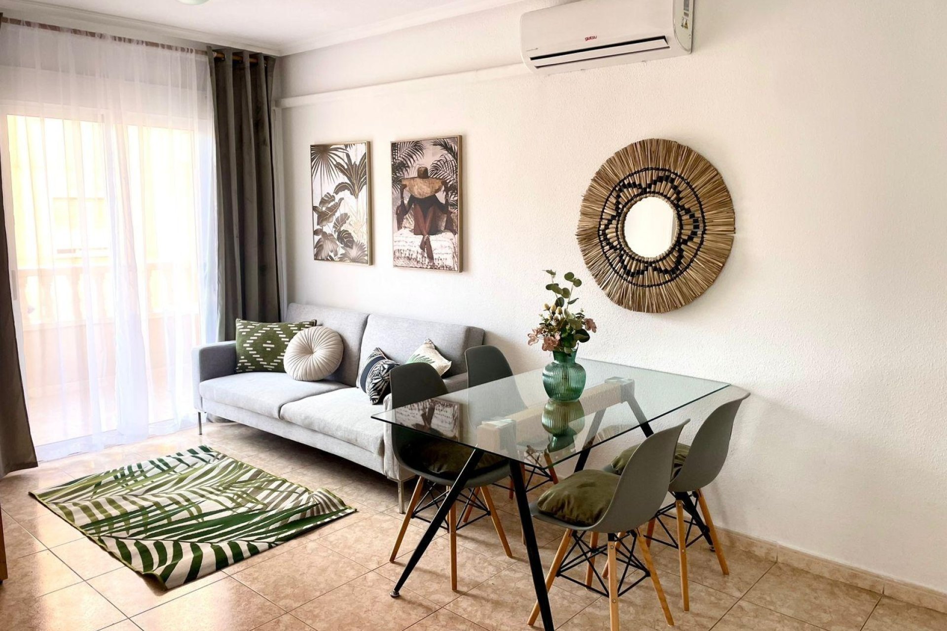 Herverkoop - Apartamento -
Torrevieja - Centro