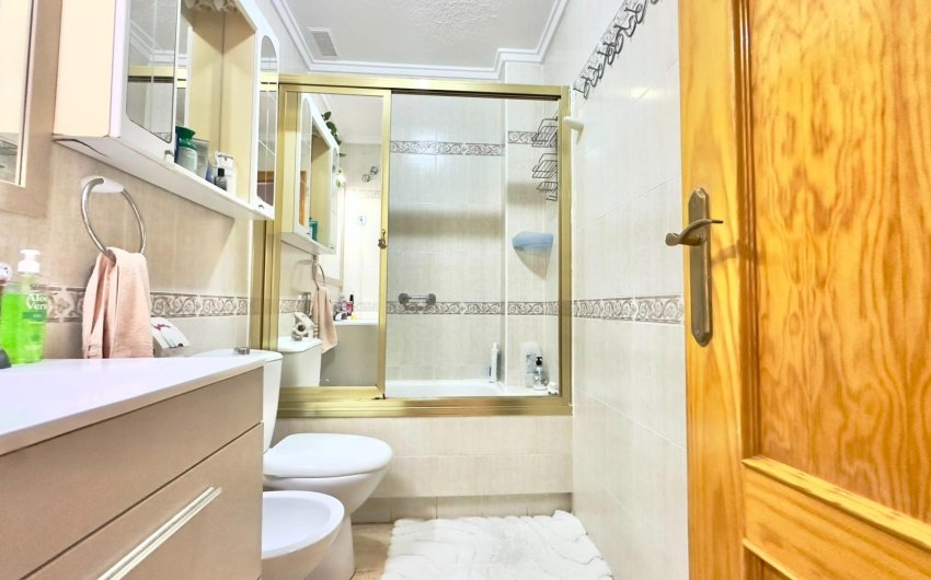 Herverkoop - Apartamento -
Torrevieja - Centro