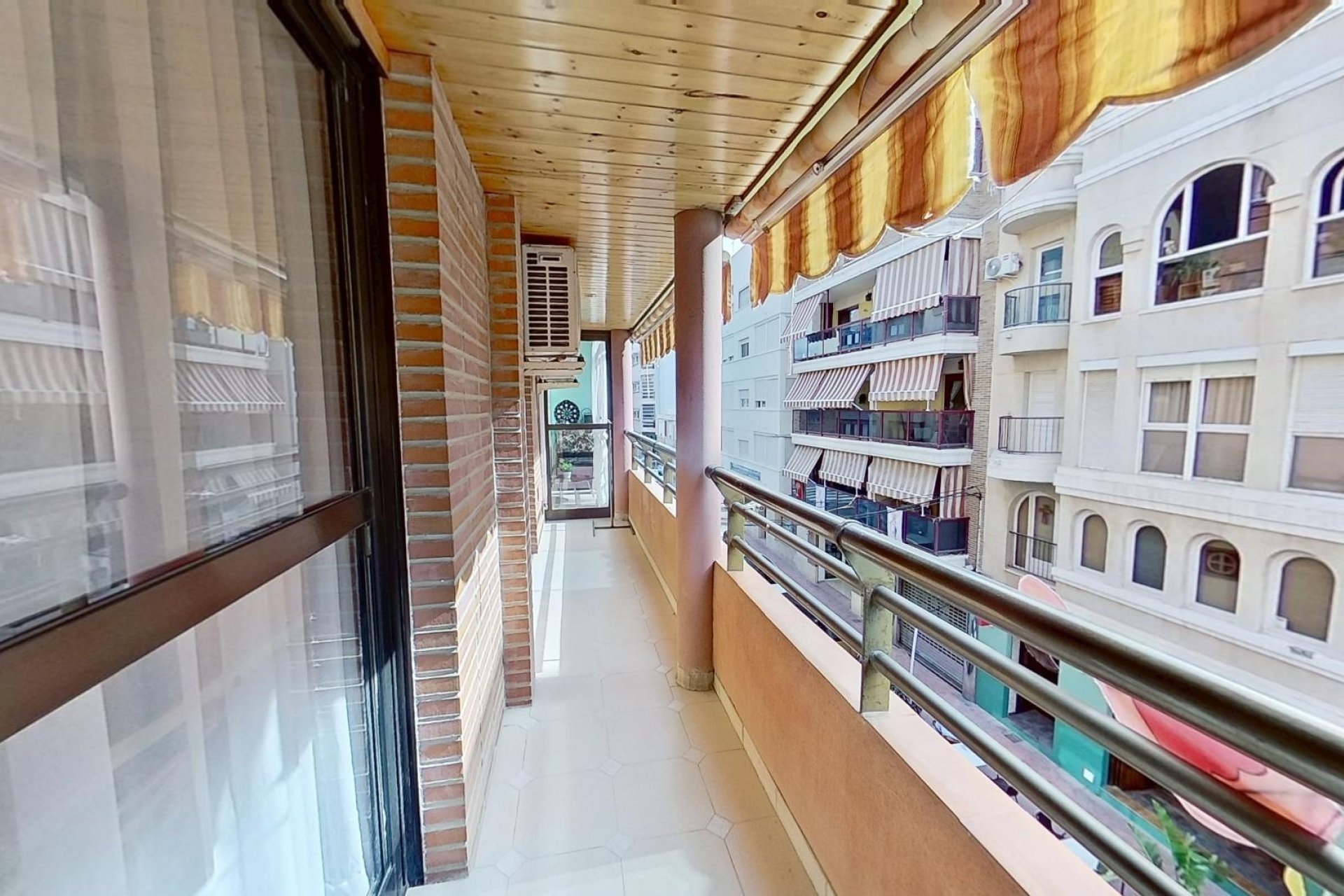 Herverkoop - Apartamento -
Torrevieja - Centro