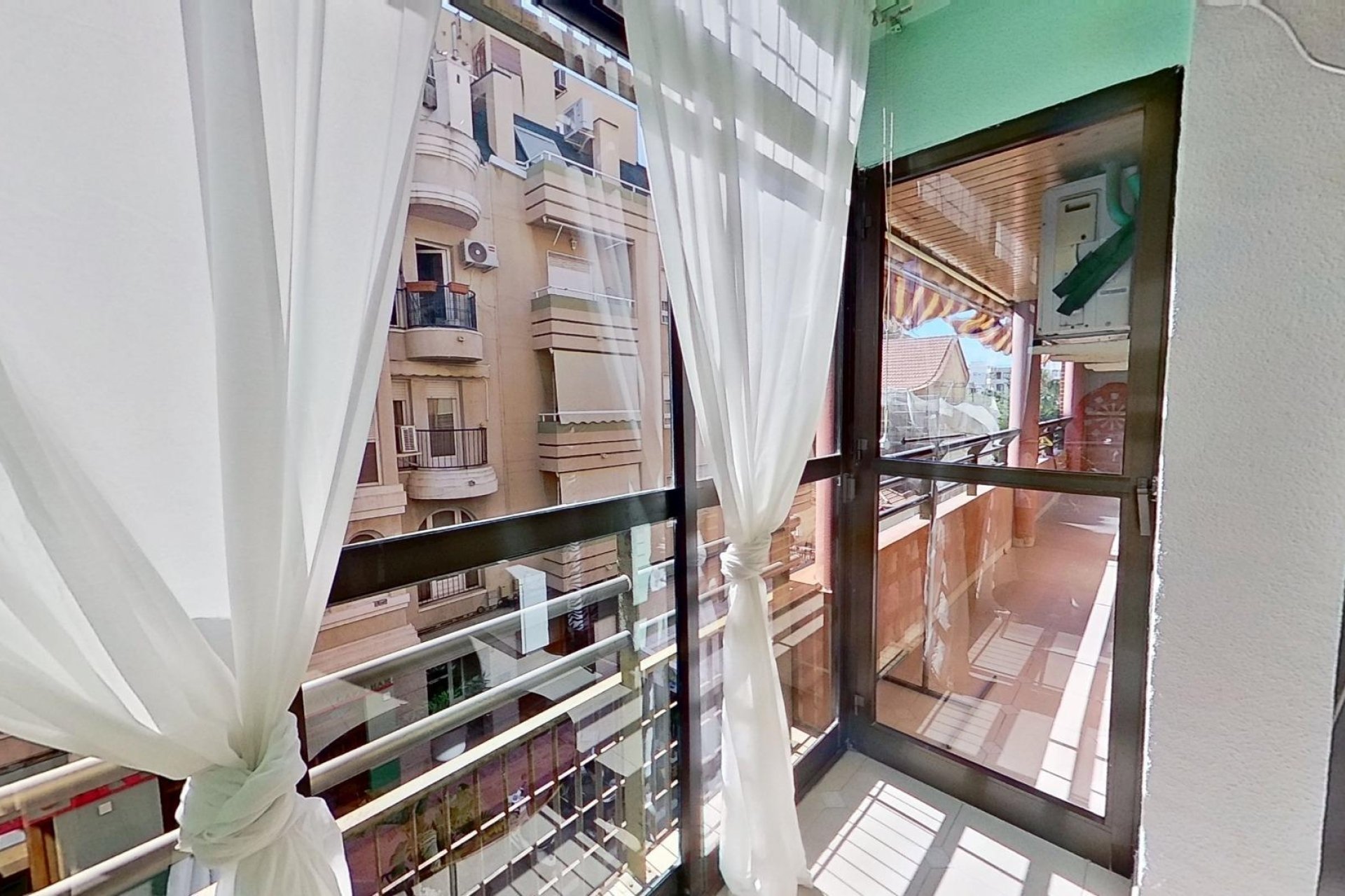 Herverkoop - Apartamento -
Torrevieja - Centro
