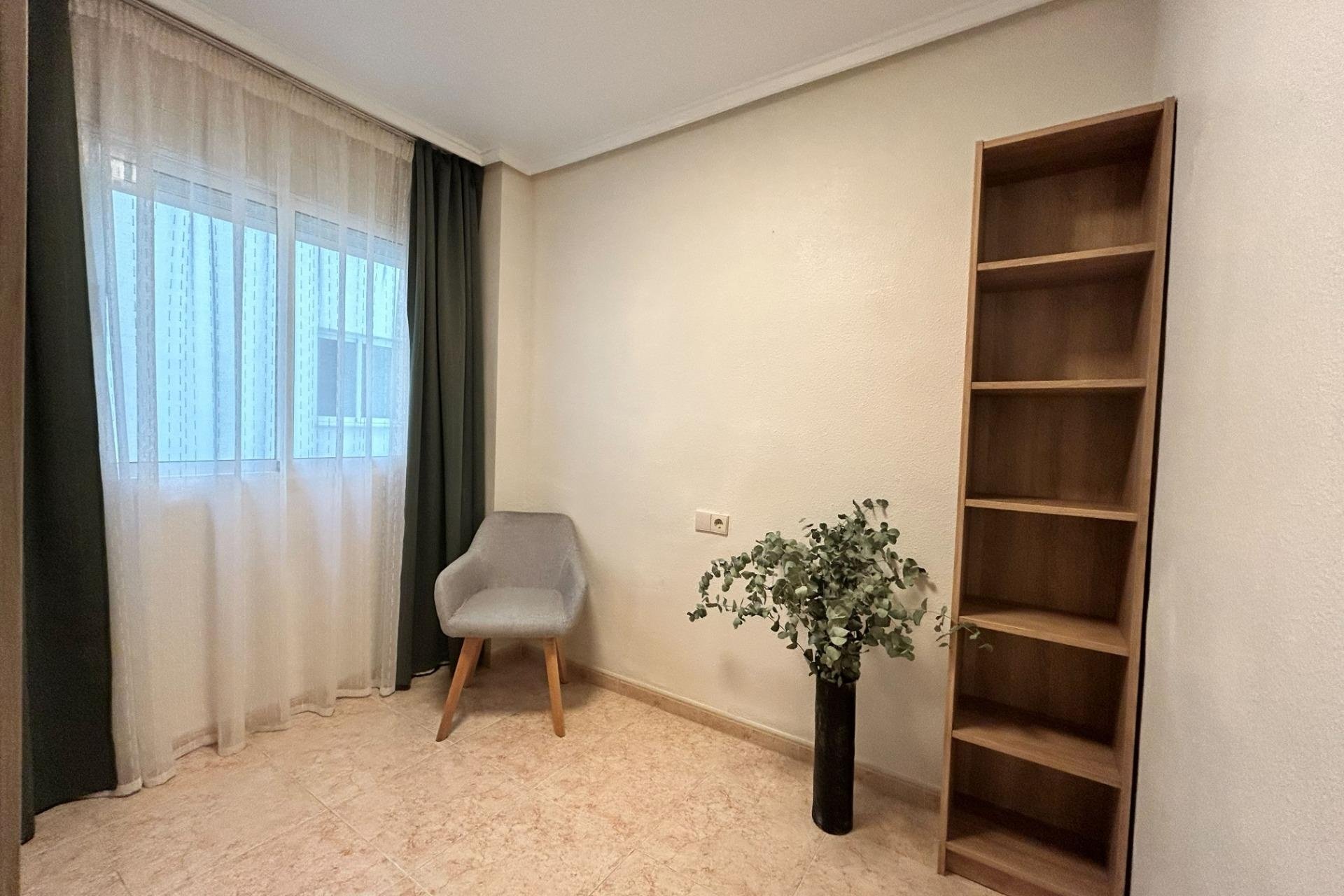 Herverkoop - Apartamento -
Torrevieja - Centro