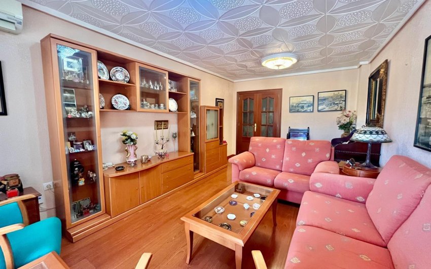 Herverkoop - Apartamento -
Torrevieja - Centro