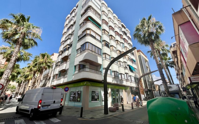Herverkoop - Apartamento -
Torrevieja - Centro