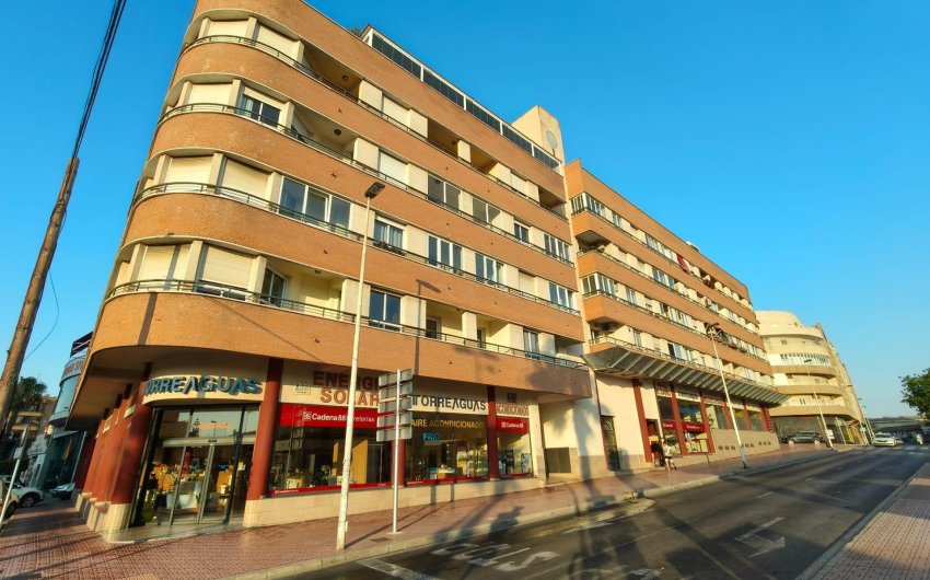 Herverkoop - Apartamento -
Torrevieja - Centro