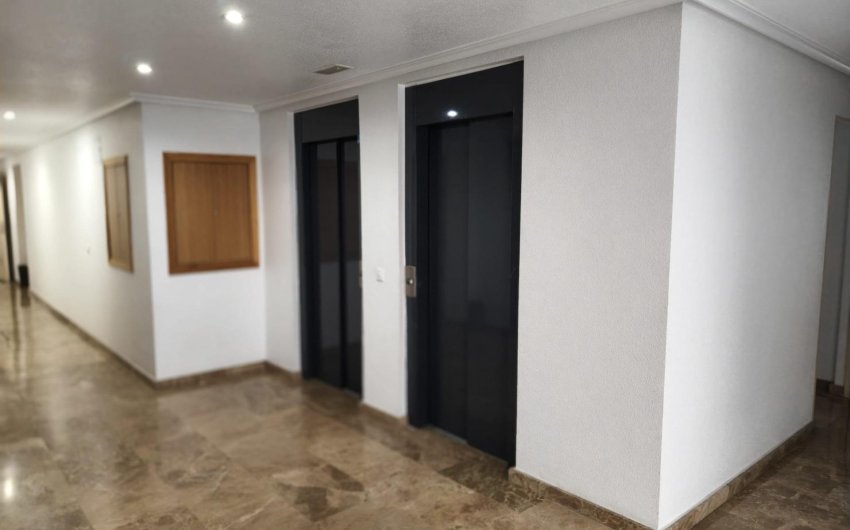 Herverkoop - Apartamento -
Torrevieja - Centro