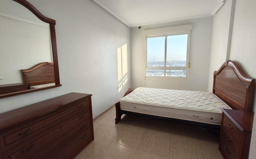 Herverkoop - Apartamento -
Torrevieja - Centro