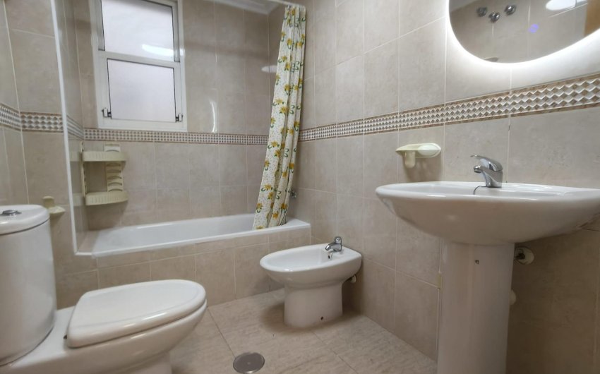 Herverkoop - Apartamento -
Torrevieja - Centro