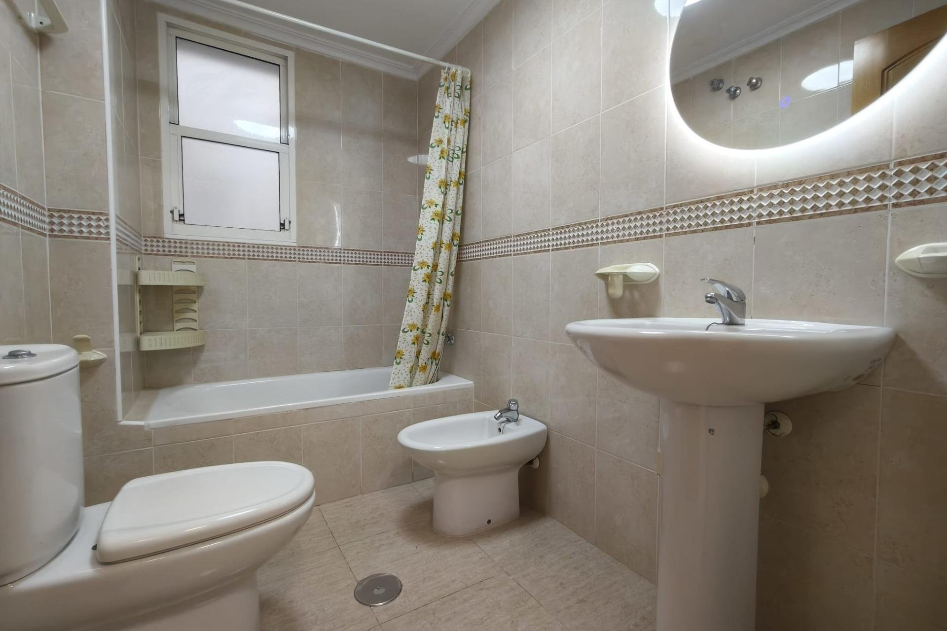 Herverkoop - Apartamento -
Torrevieja - Centro