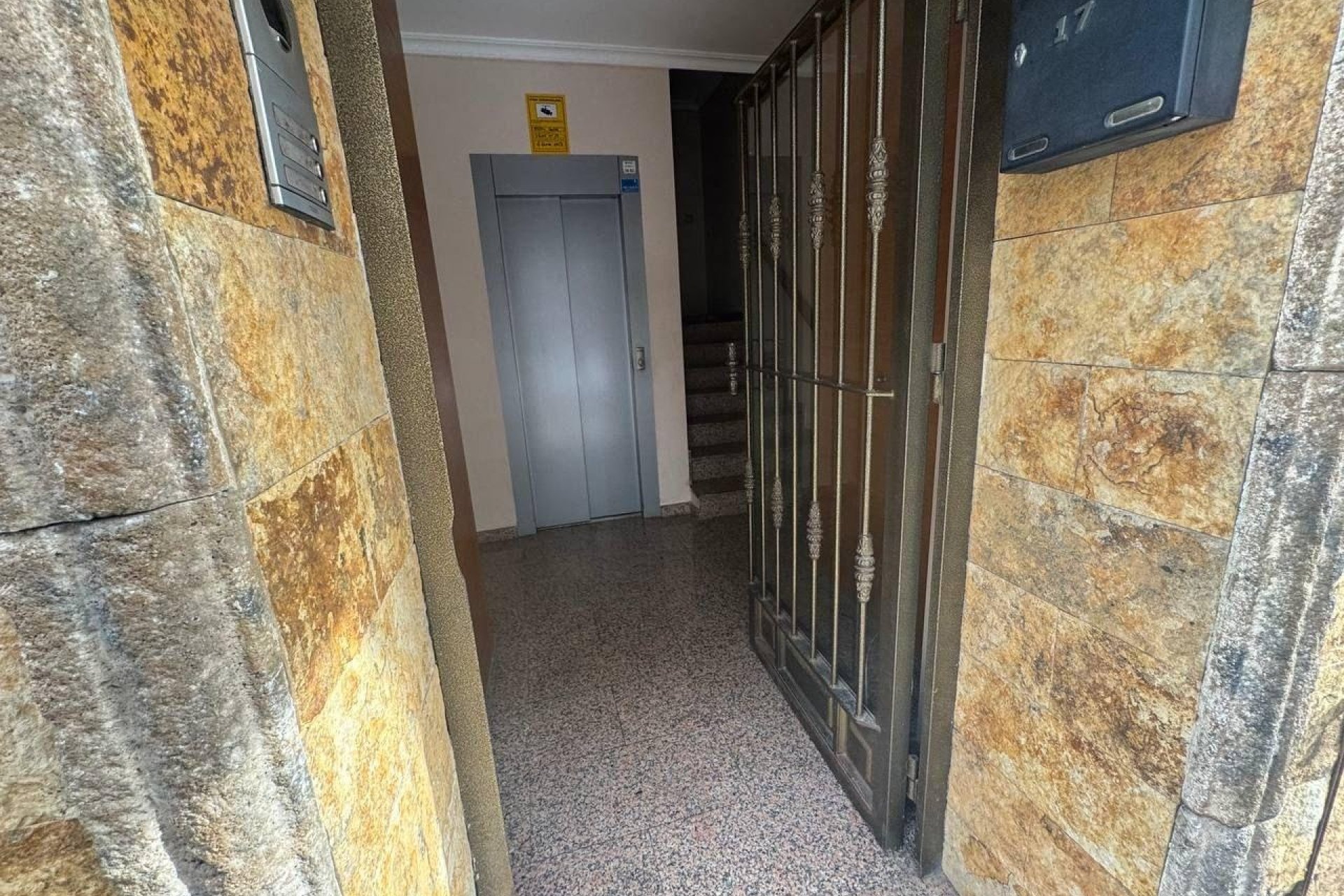 Herverkoop - Apartamento -
Torrevieja - Centro