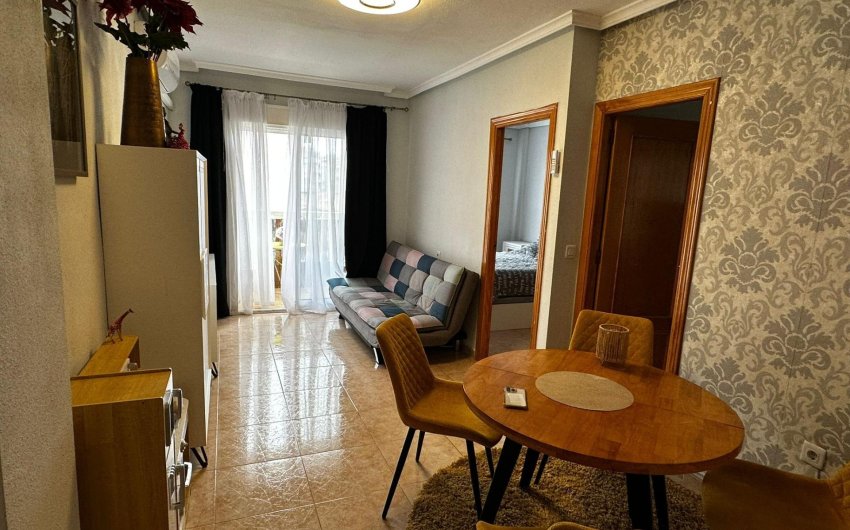 Herverkoop - Apartamento -
Torrevieja - Centro