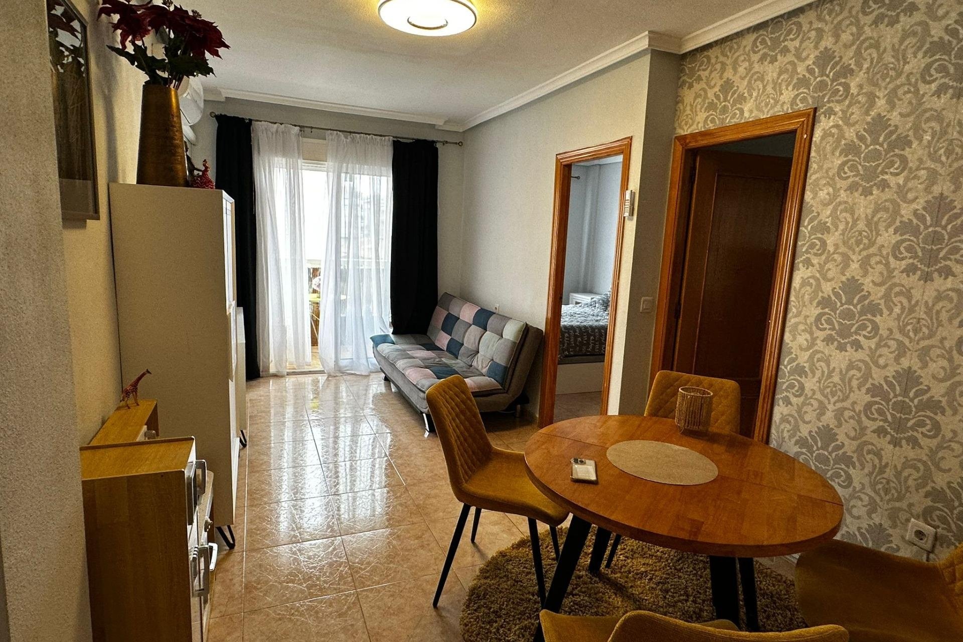 Herverkoop - Apartamento -
Torrevieja - Centro