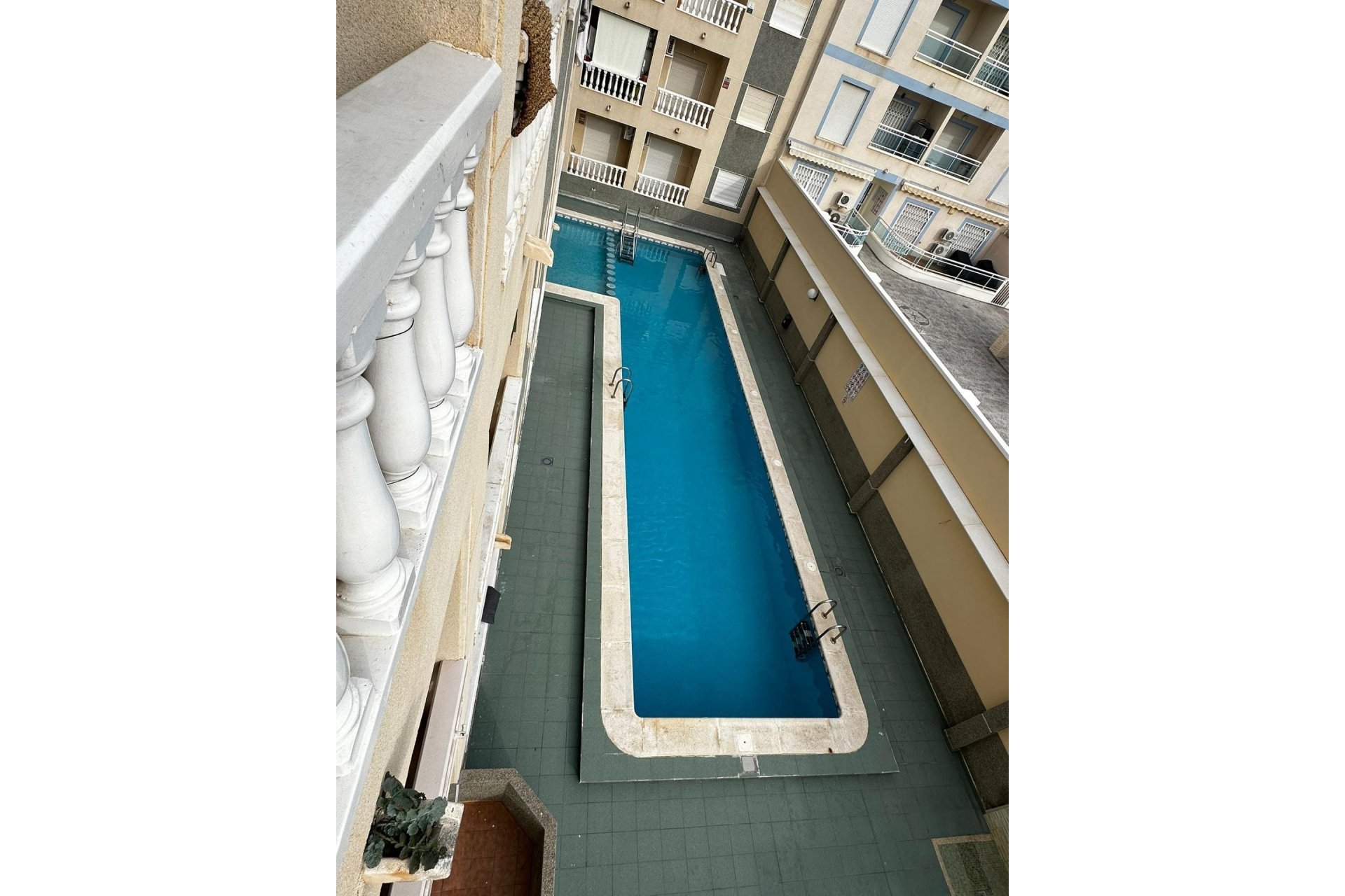 Herverkoop - Apartamento -
Torrevieja - Centro