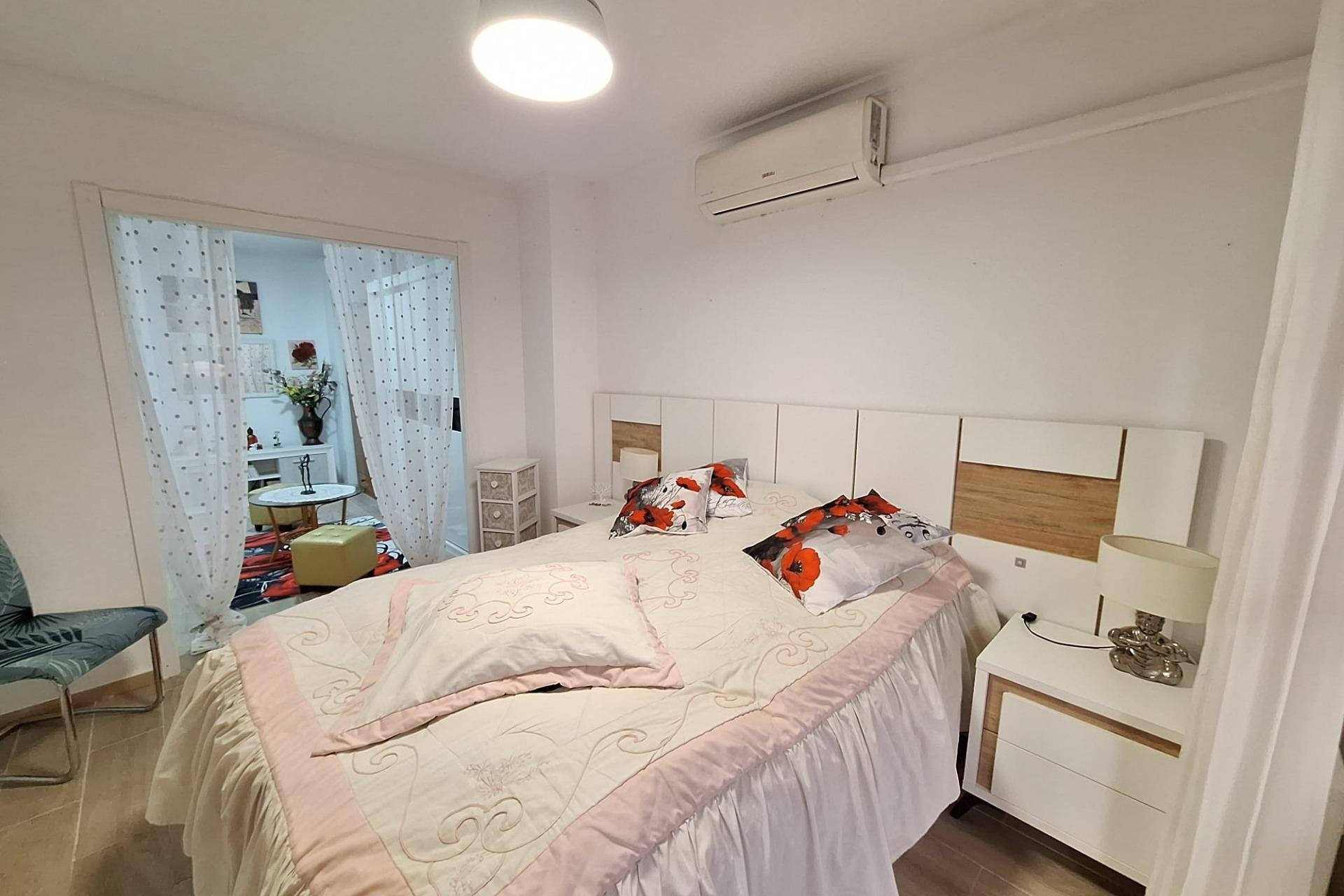 Herverkoop - Apartamento -
Torrevieja - Playa del Cura