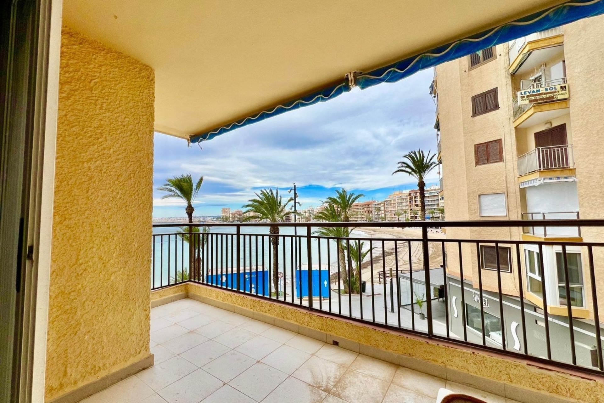 Herverkoop - Apartamento -
Torrevieja - Playa del Cura