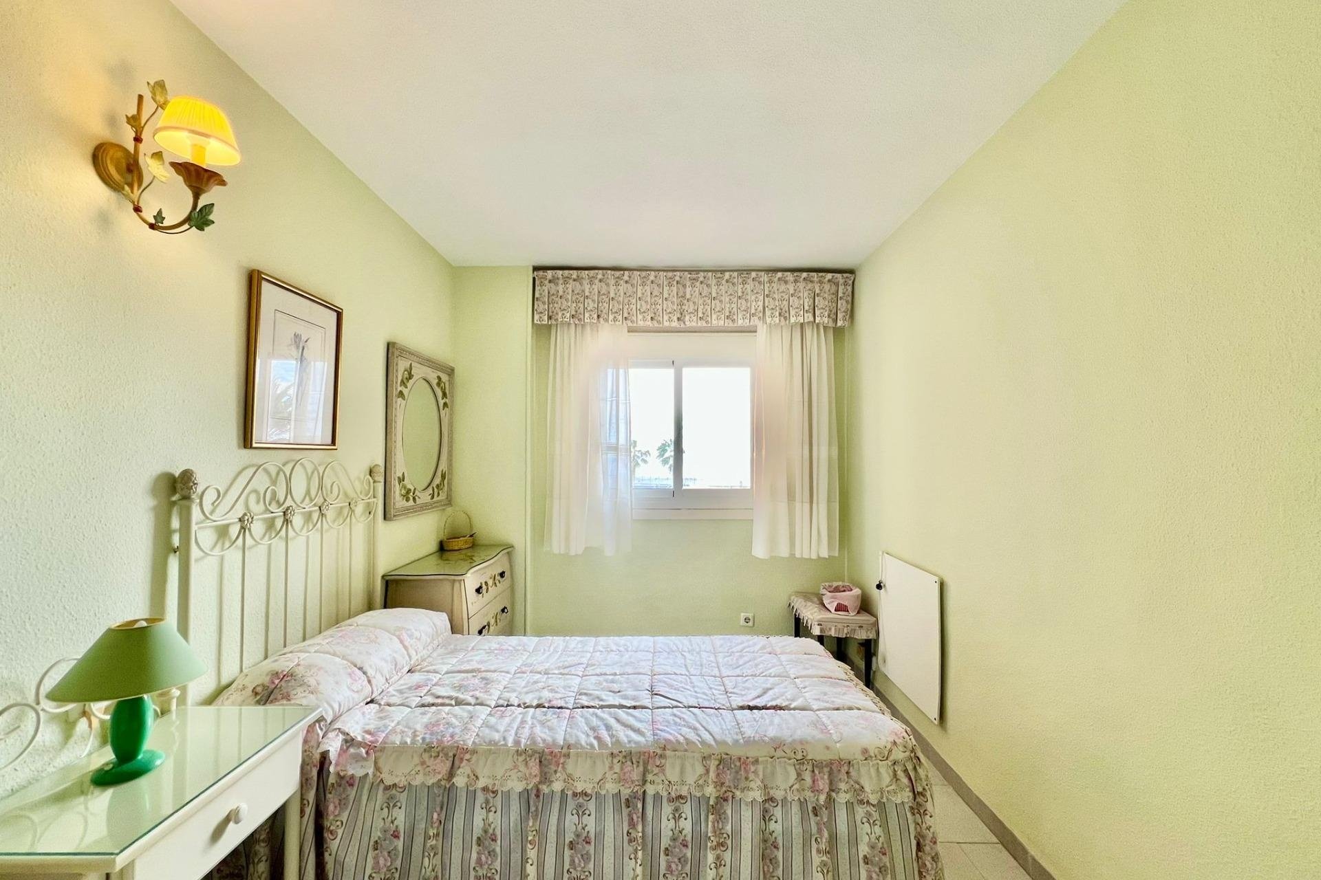 Herverkoop - Apartamento -
Torrevieja - Playa del Cura
