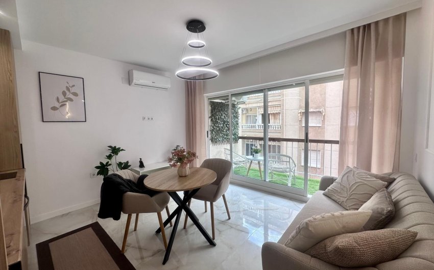 Herverkoop - Apartamento -
Torrevieja - Playa del Cura