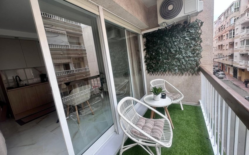 Herverkoop - Apartamento -
Torrevieja - Playa del Cura