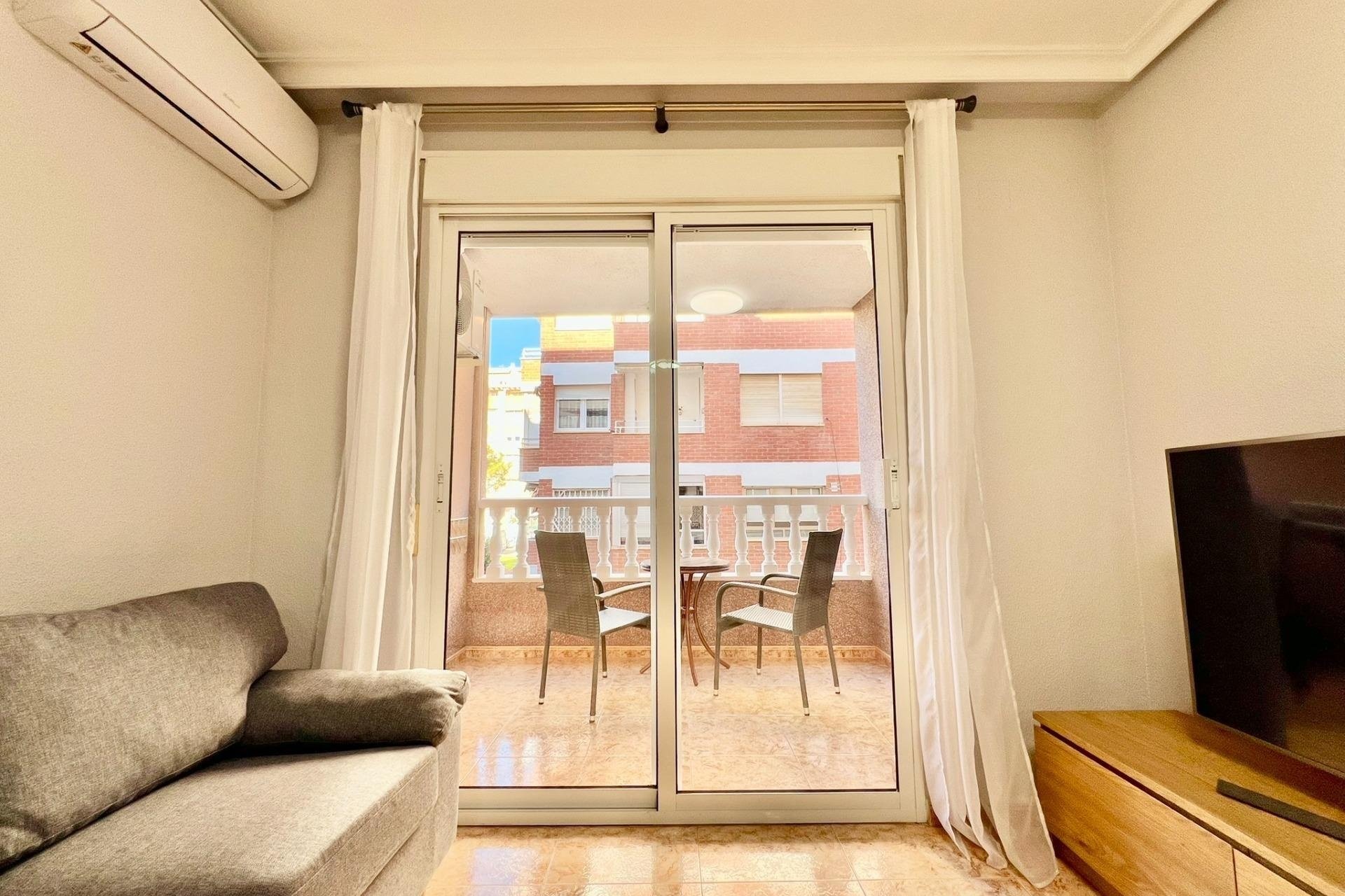 Herverkoop - Apartamento -
Torrevieja - Playa del Cura