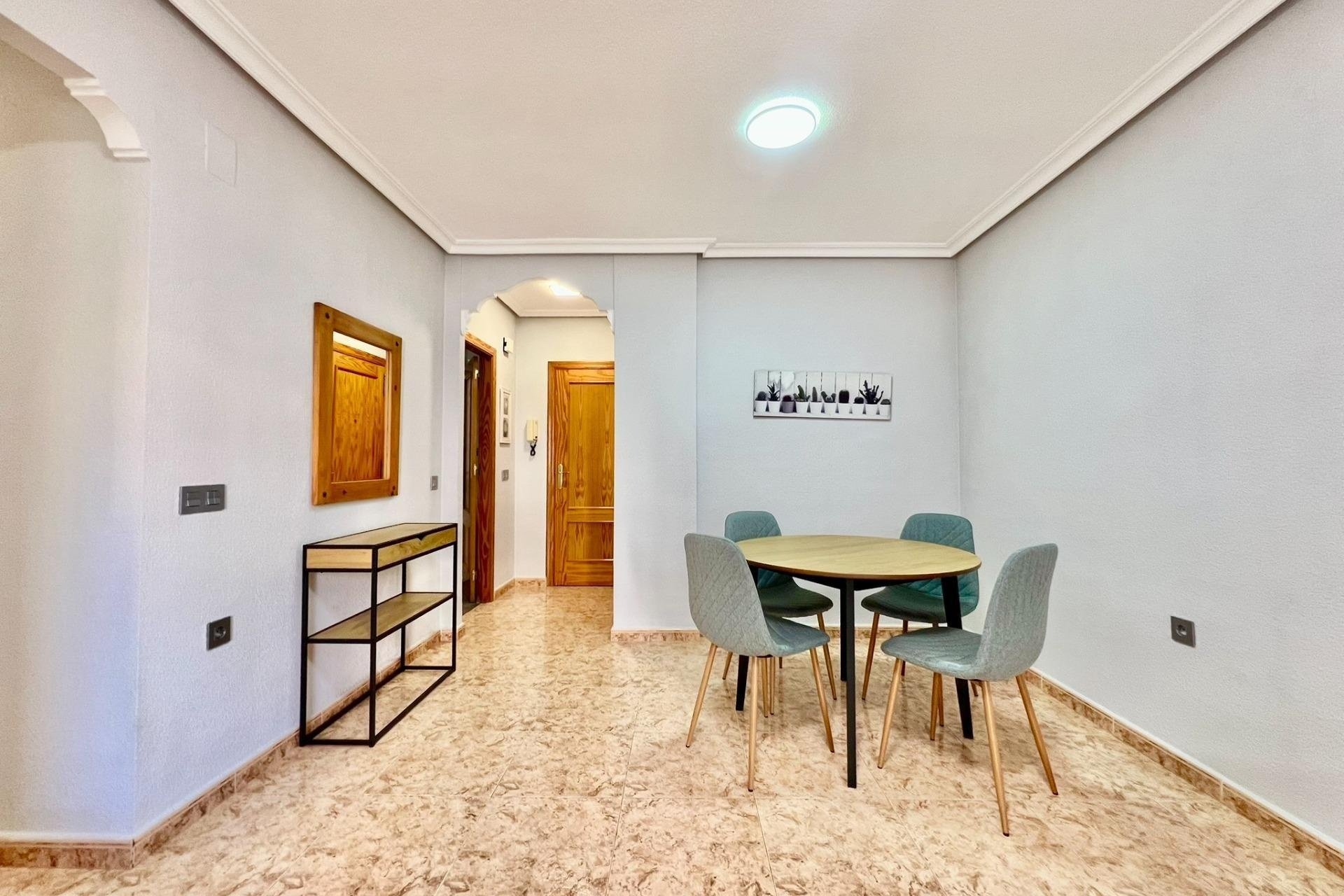 Herverkoop - Apartamento -
Torrevieja - Playa del Cura