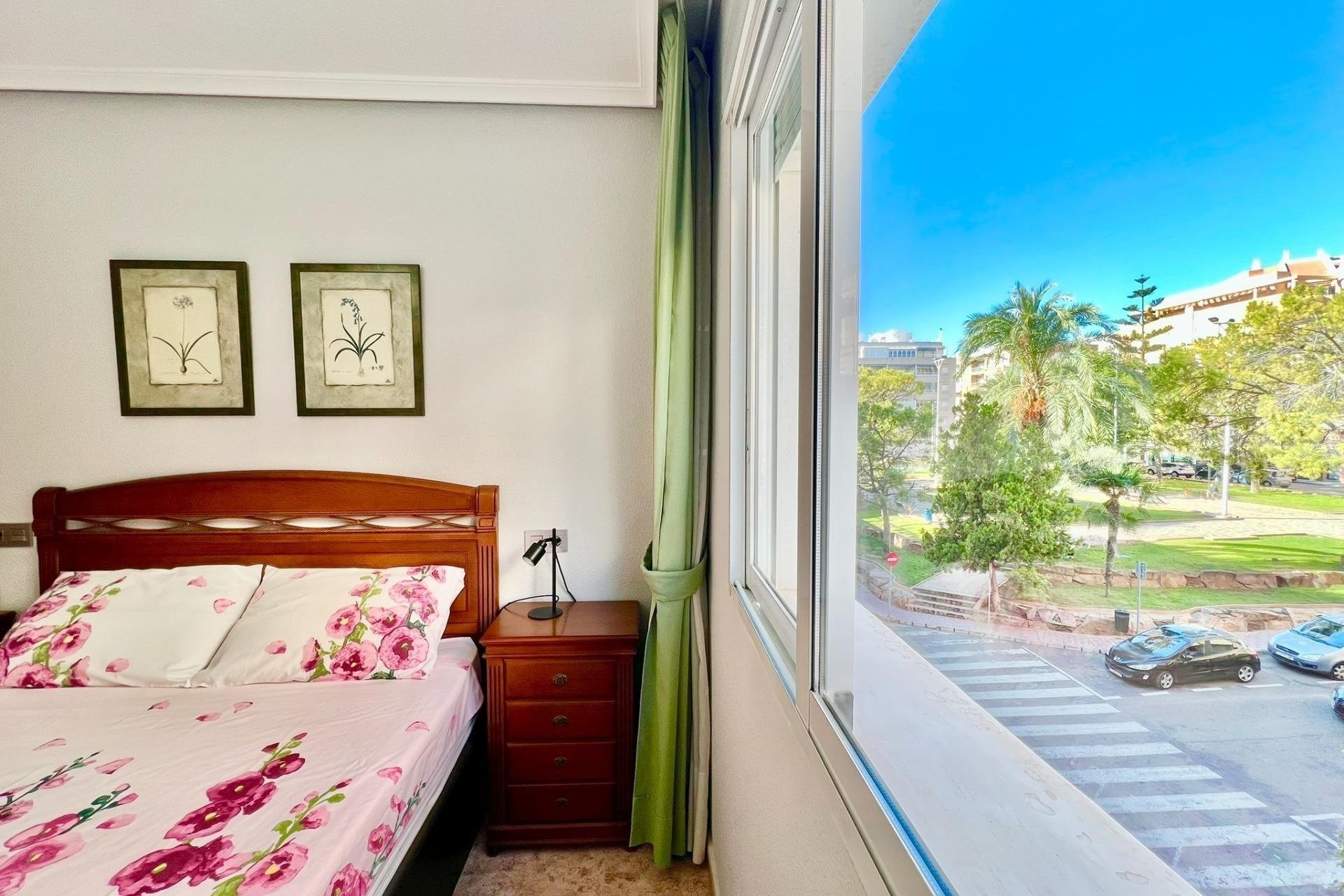 Herverkoop - Apartamento -
Torrevieja - Playa del Cura