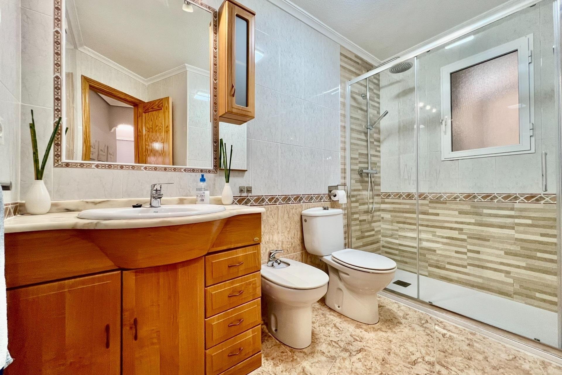 Herverkoop - Apartamento -
Torrevieja - Playa del Cura