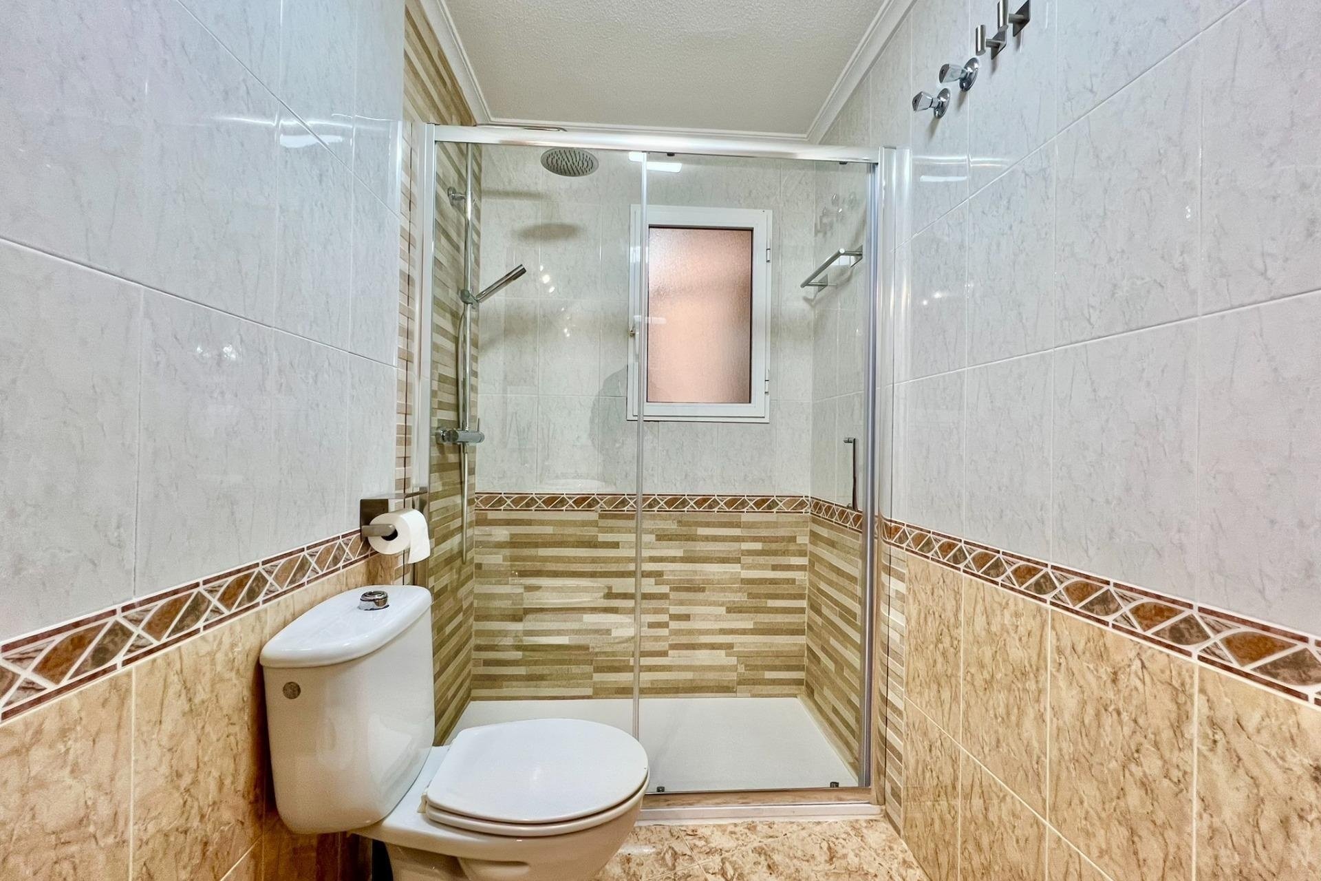 Herverkoop - Apartamento -
Torrevieja - Playa del Cura
