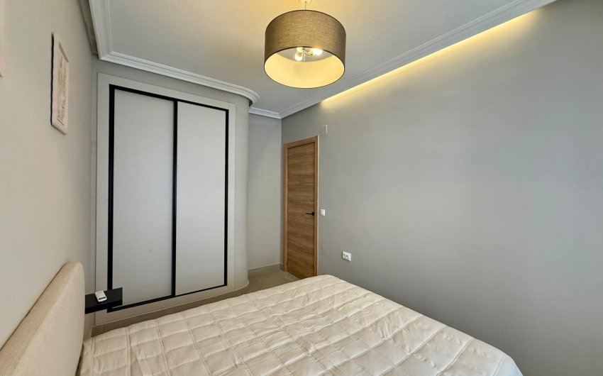 Herverkoop - Apartamento -
Torrevieja - Playa del Cura