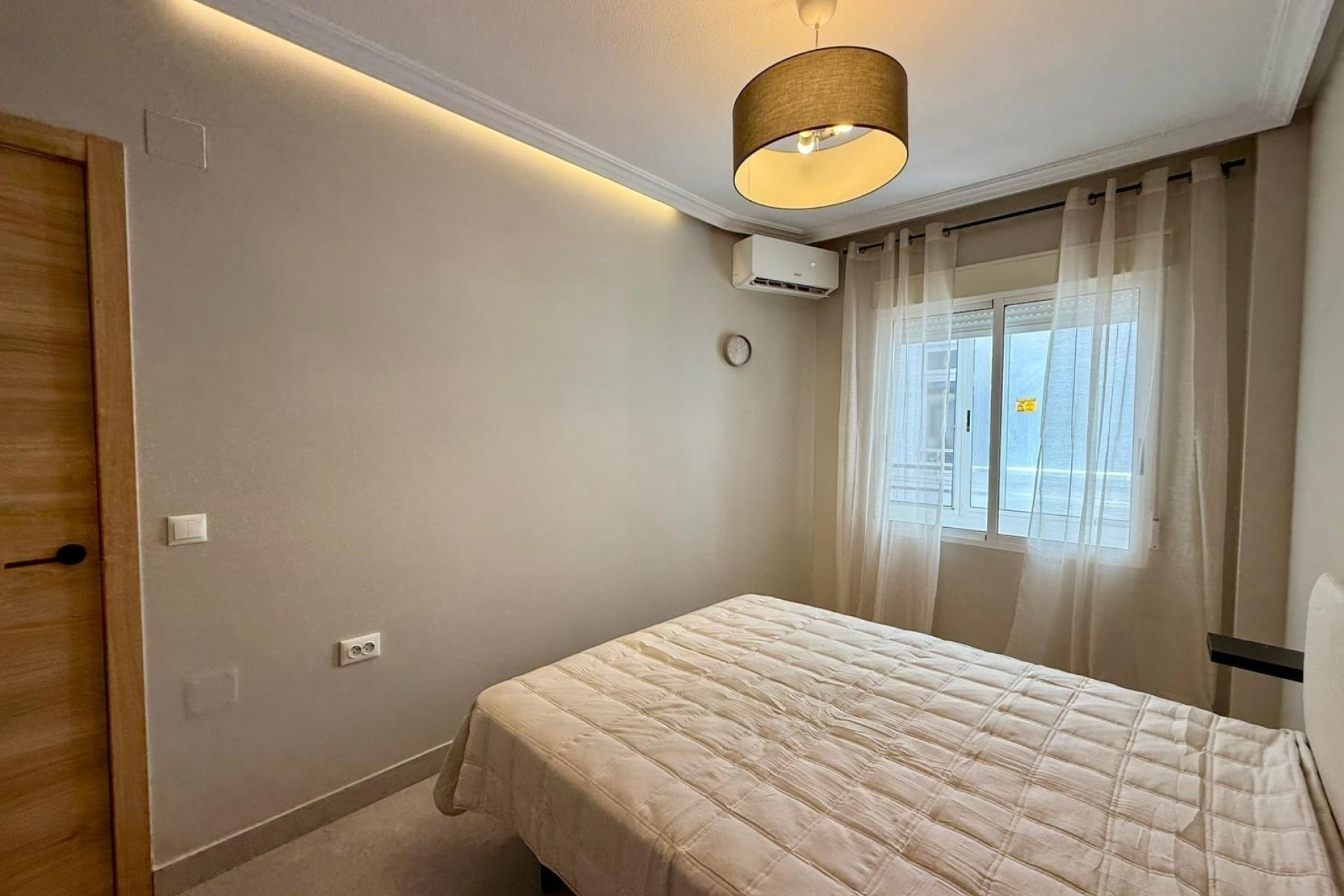 Herverkoop - Apartamento -
Torrevieja - Playa del Cura