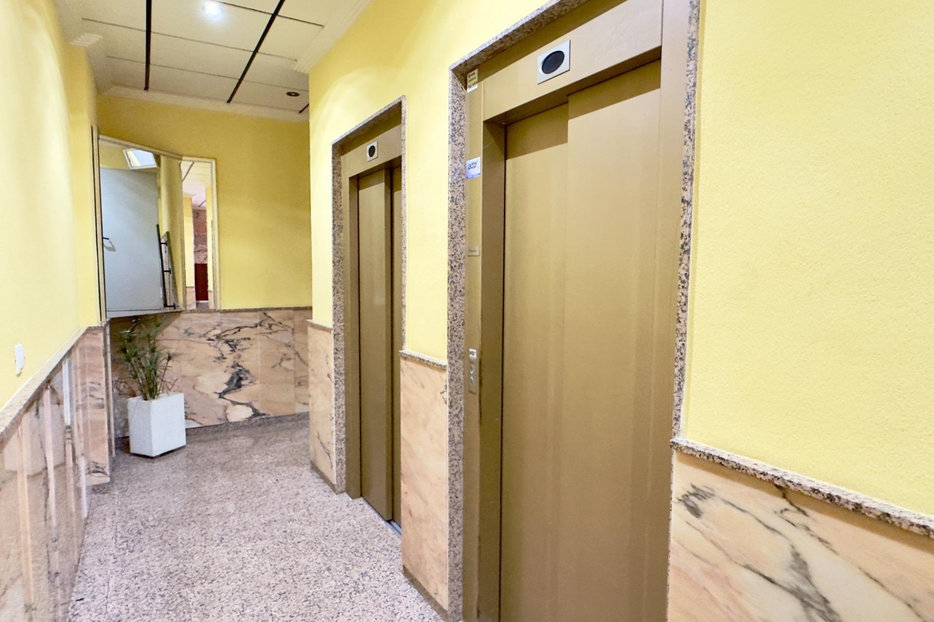 Herverkoop - Apartamento -
Torrevieja - Playa del Cura