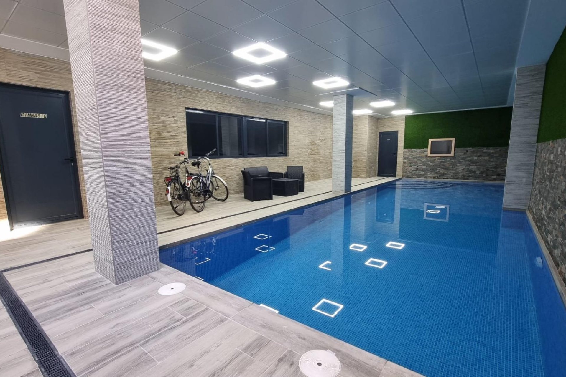 Herverkoop - Apartamento -
Torrevieja - Playa del Cura