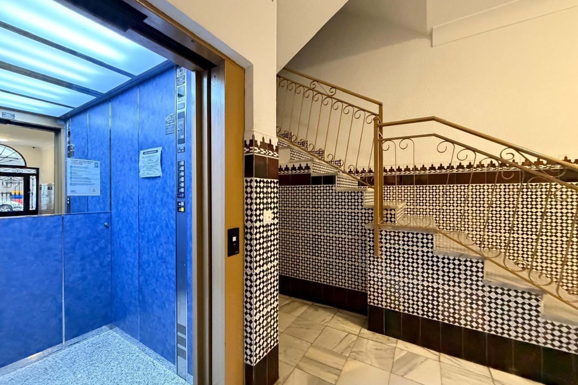 Herverkoop - Apartamento -
Torrevieja - Playa del Cura