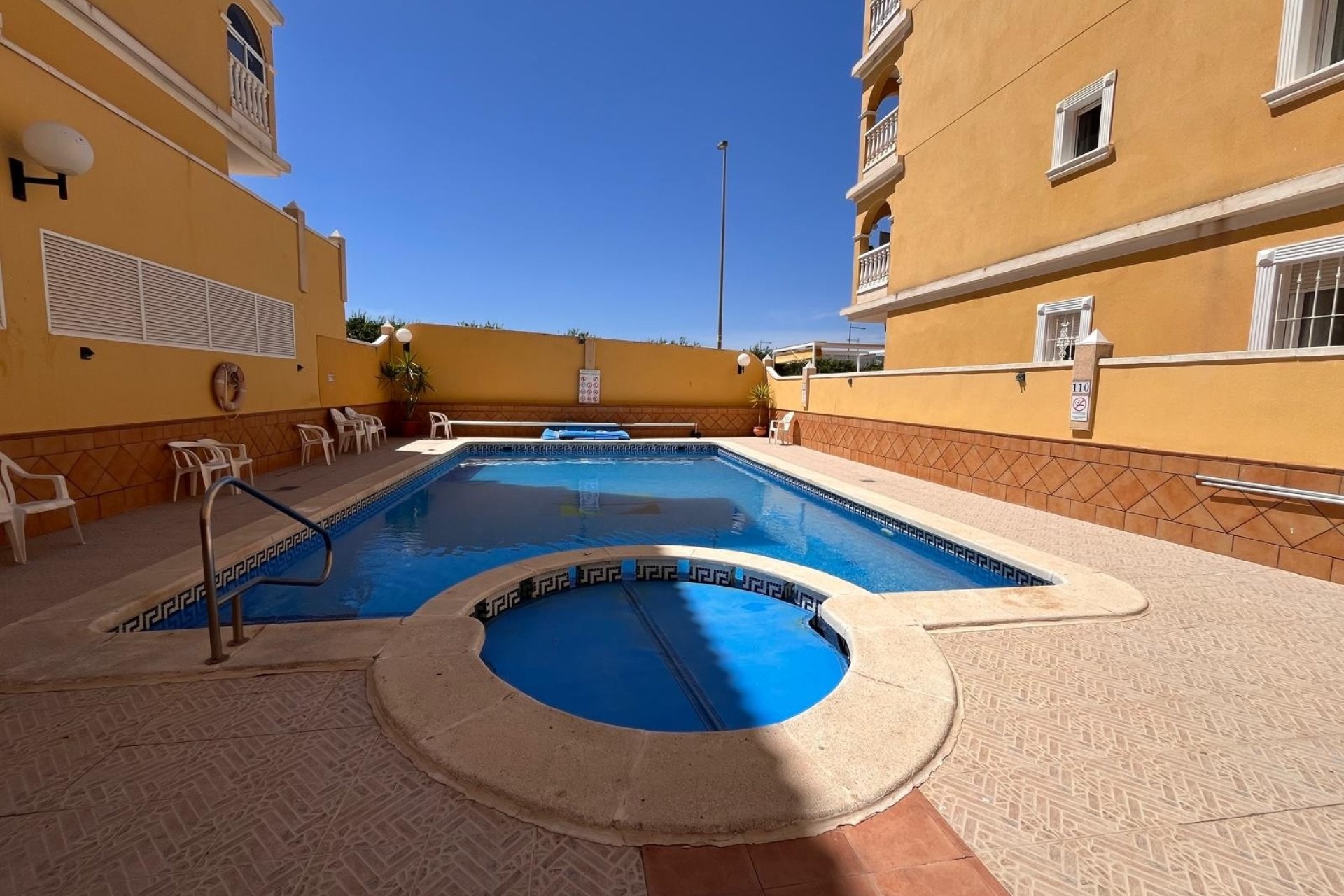 Herverkoop - Apartment -
Algorfa - Inland