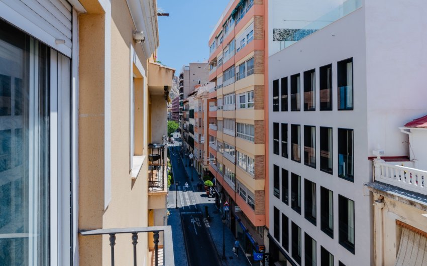 Herverkoop - Apartment -
Alicante - Center