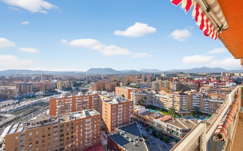 Herverkoop - Apartment -
Alicante - Center