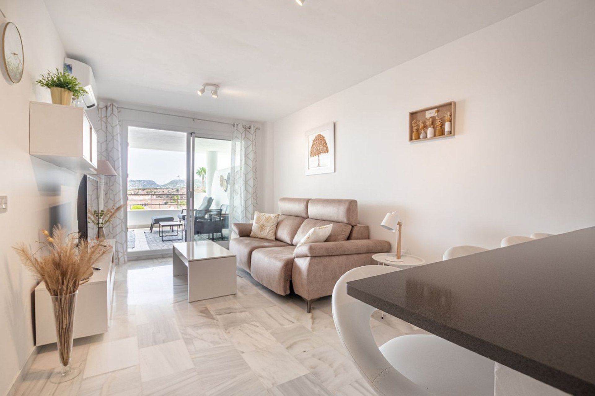 Herverkoop - Apartment -
Doña Julia - Inland