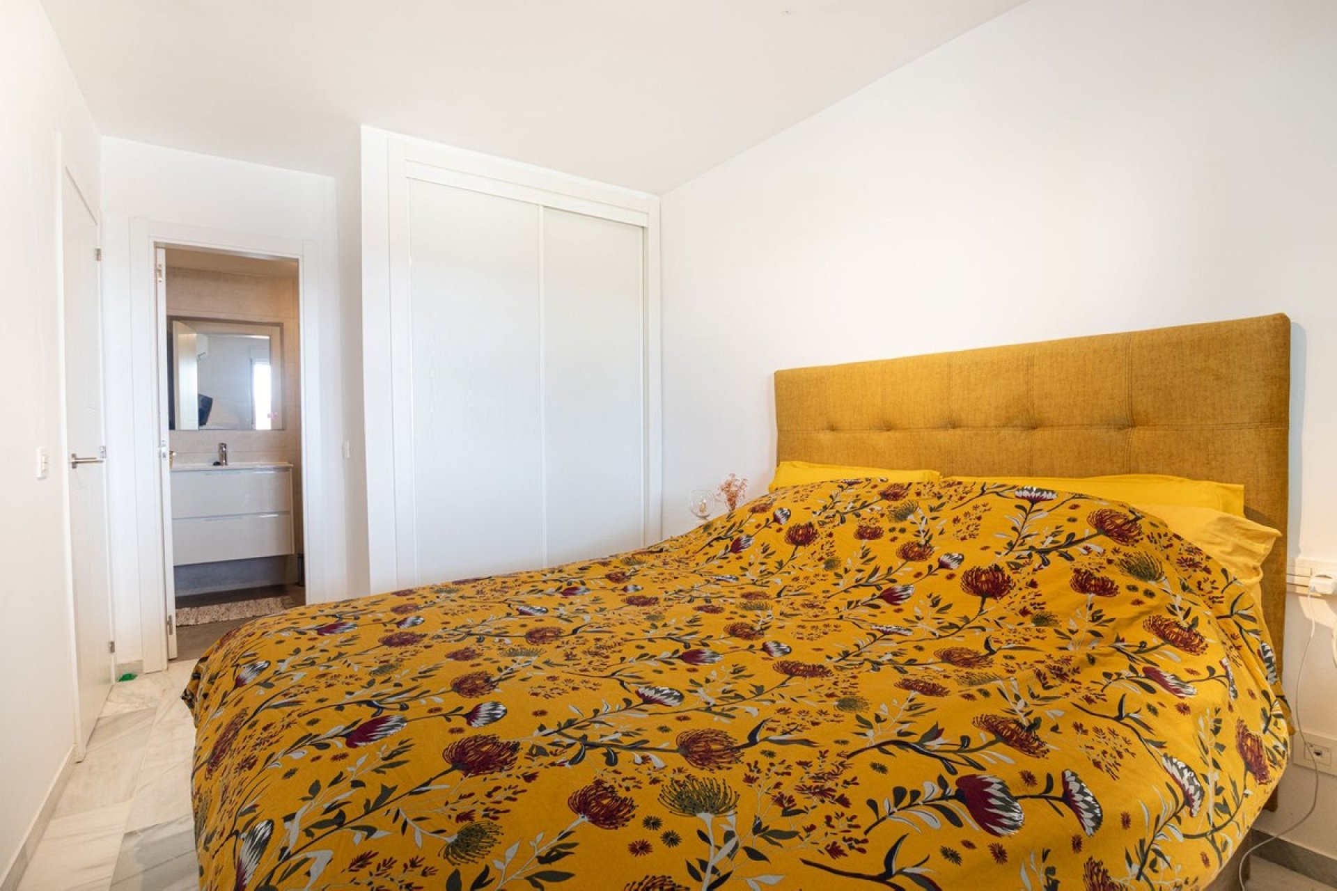 Herverkoop - Apartment -
Doña Julia - Inland