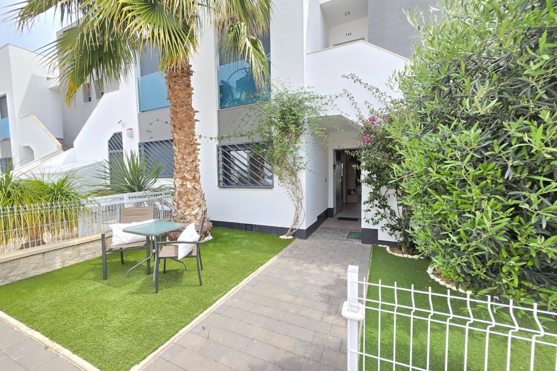 Herverkoop - Apartment / Flat * -
Orihuela Costa * - Punta Prima *