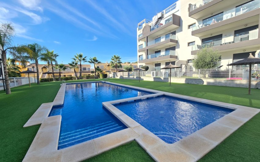 Herverkoop - Apartment / Flat * -
Orihuela Costa * - Villamartín *
