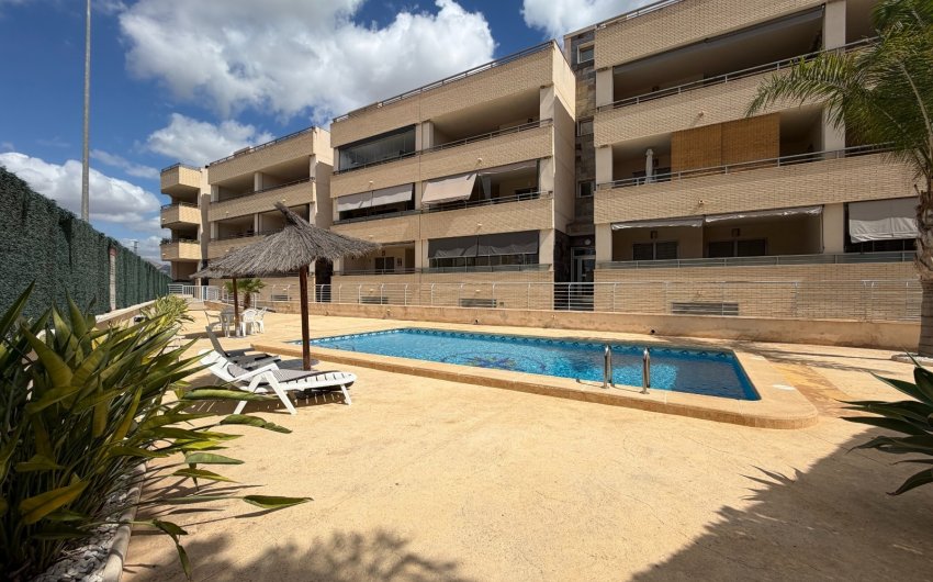 Herverkoop - Apartment -
Jacarilla - Inland