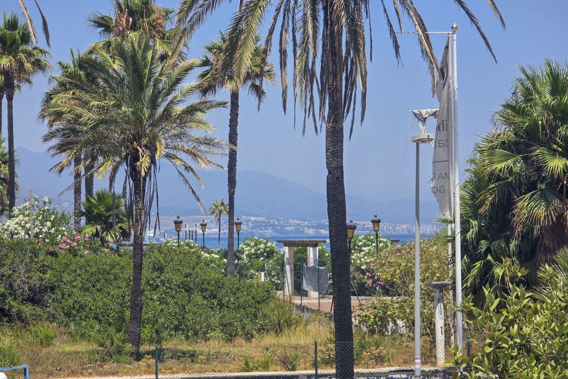 Herverkoop - Apartment -
La Duquesa - Costa del Sol