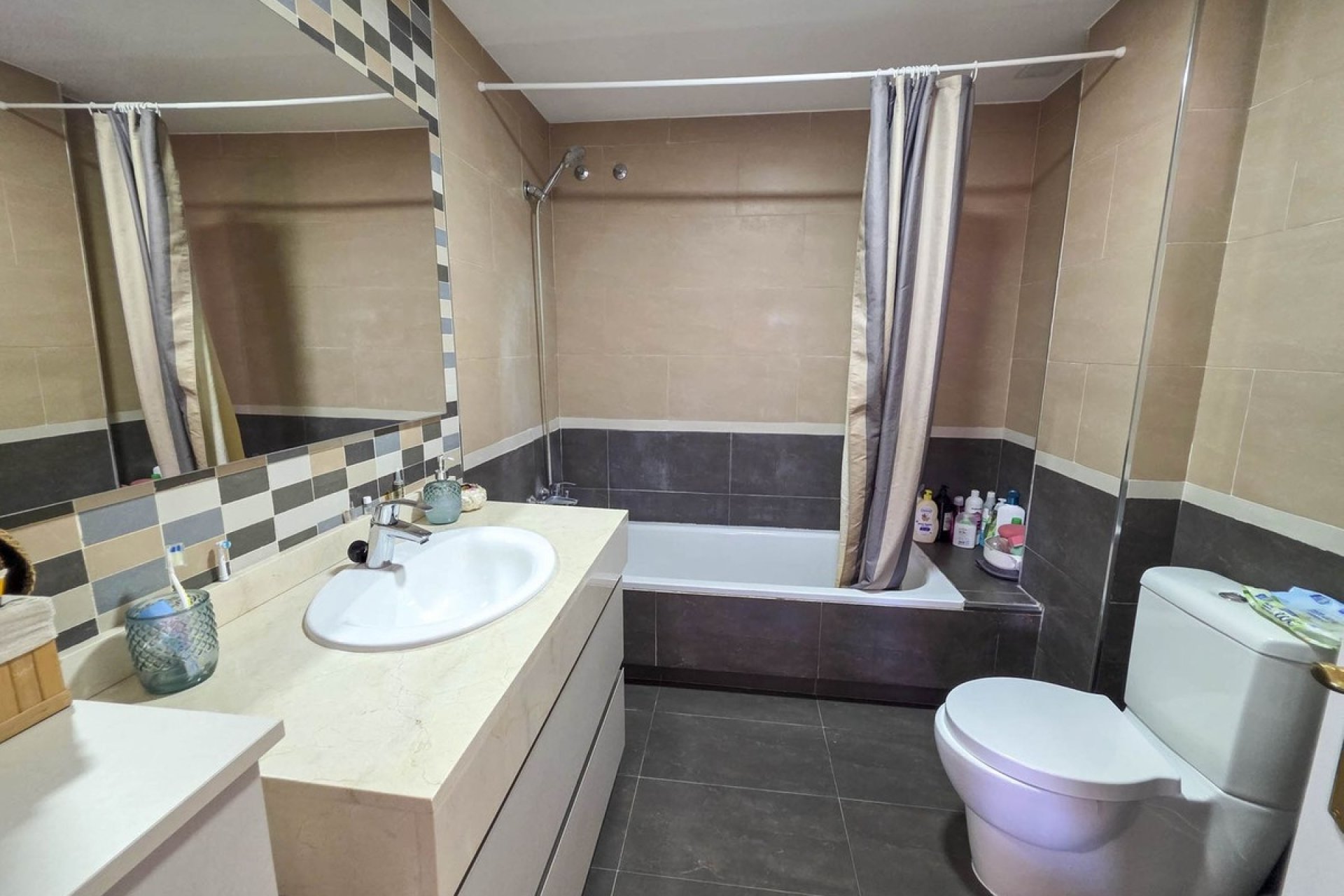 Herverkoop - Apartment -
La Duquesa - Costa del Sol